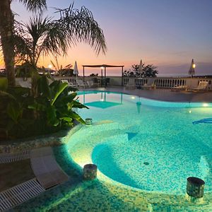 Graceland Rooms And Suites